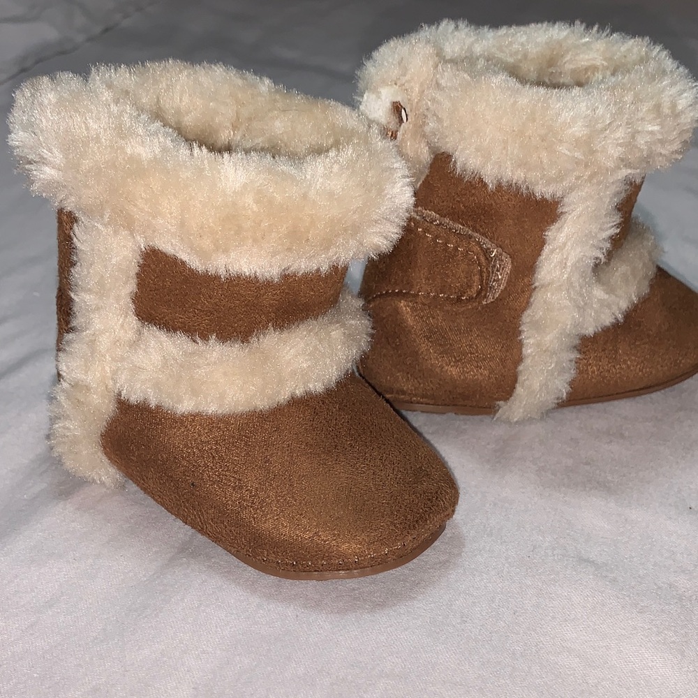 Hot Cakes Tan Faux Fur Baby Booties